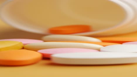 pastillas variadas y frasco de medicamentos