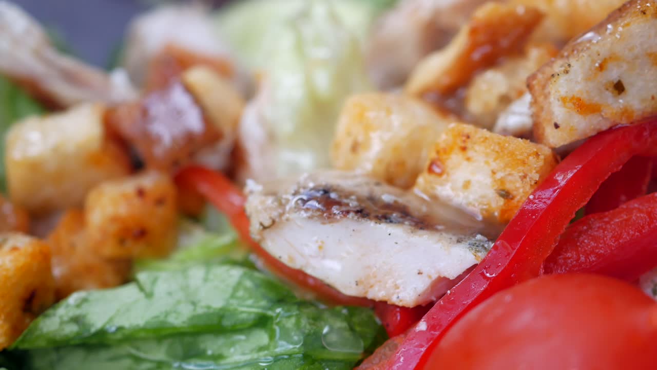 primer plano de una ensalada césar