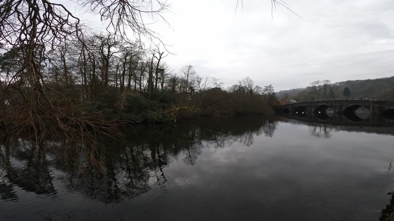 Filmato video di Newby Bridge a Cumbria