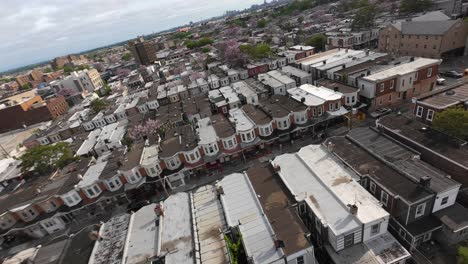 FPV-drone-shot-in-Kensington,-Philadelphia-neighborhood