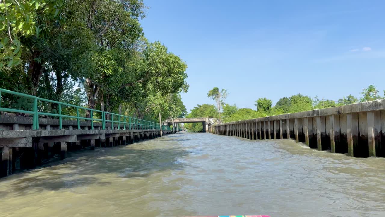 방의 떠다니는 시장에서 경치 좋은 운하 타기