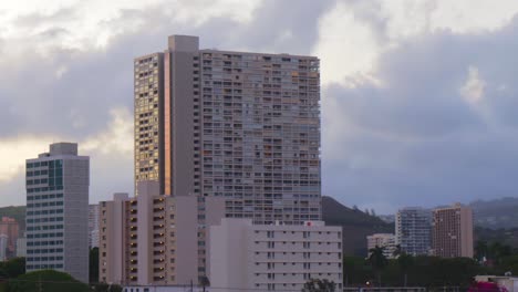 timelapse sobre edificios en honolulu hawaii