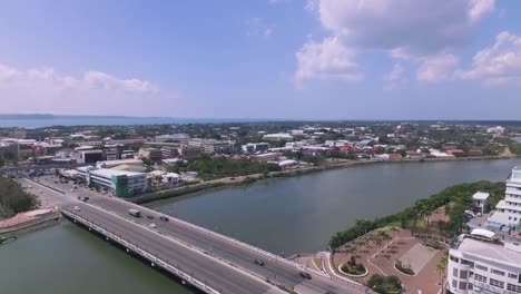 ciudad ocupada de la explanada de la carretera de desvío en la ciudad de iloilo