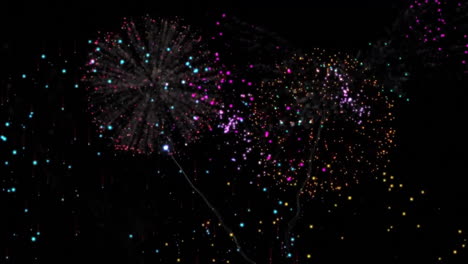 animación de cuenta atrás y fuegos artificiales explotando sobre un fondo negro