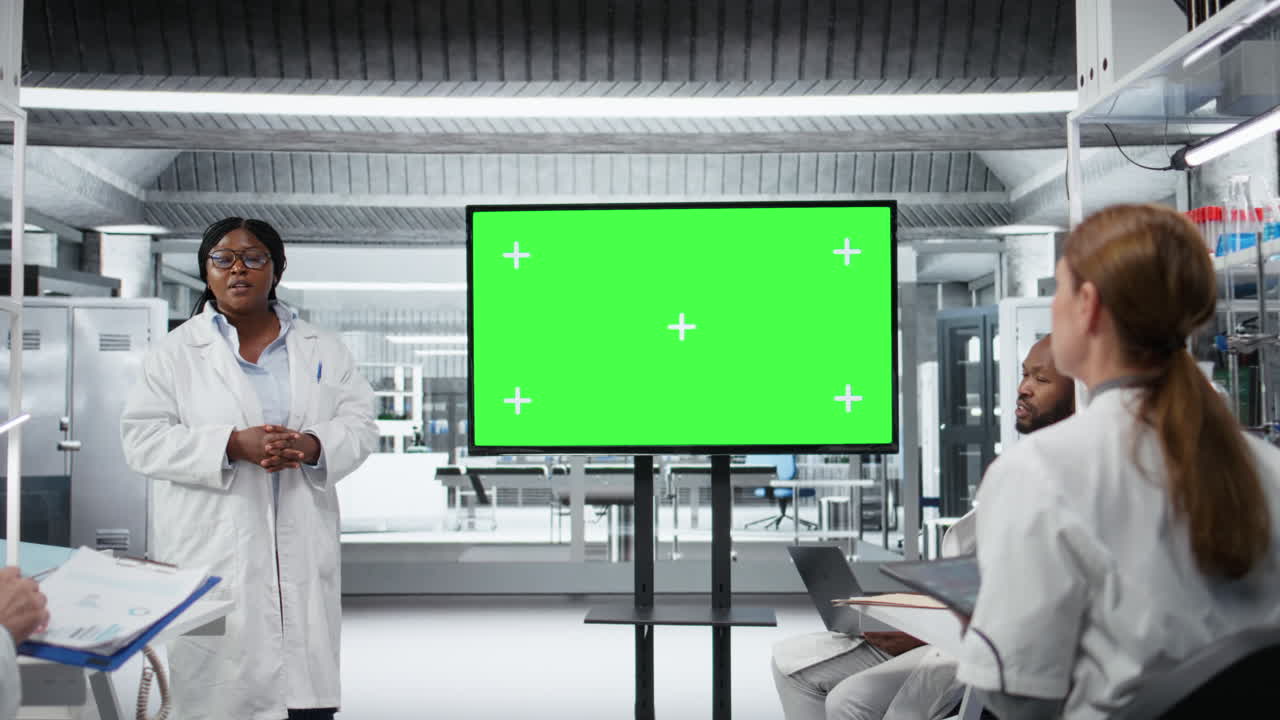 Mockup green screen brugt af en professor fra medicinskolen til en præsentation.