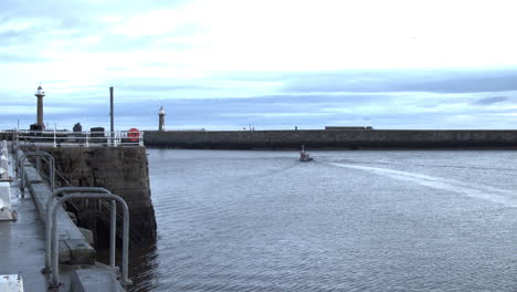 whitby, north york moors, amanecer en el puerto, barcos - 4k prores 422hq, bmpcc clip 6