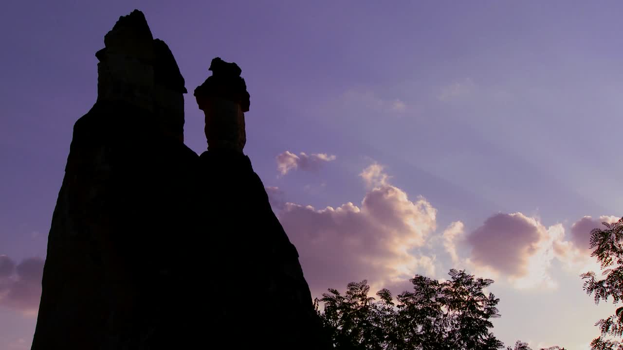 카파도키아 터키에서 기괴한 지질 구조의 시간 경과