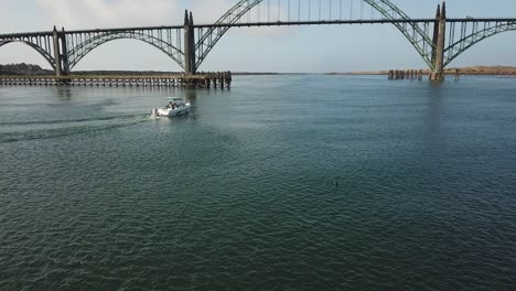 Vista-Aérea-De-Newport-Oregon---Puente