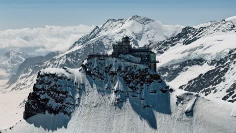 Circling-Timelapse-of-Jungfraujoch-Station-with-Snowy-Peaks-and-Clouds