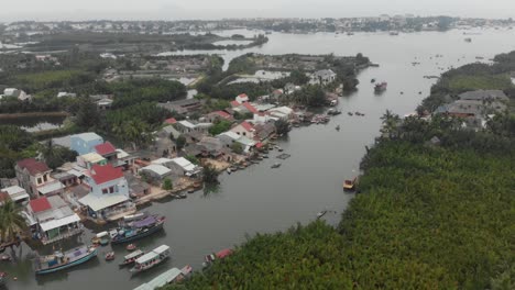 Vista-Aérea-De-La-Aldea-De-Cam-Thanh-Vietnam-Durante-El-Día-Nublado