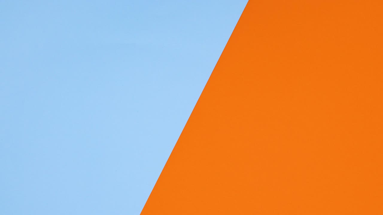 el texto de feliz halloween aparece en el cuadro en el tema naranja azul.