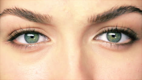 Macro-Close-up-eye-blinking