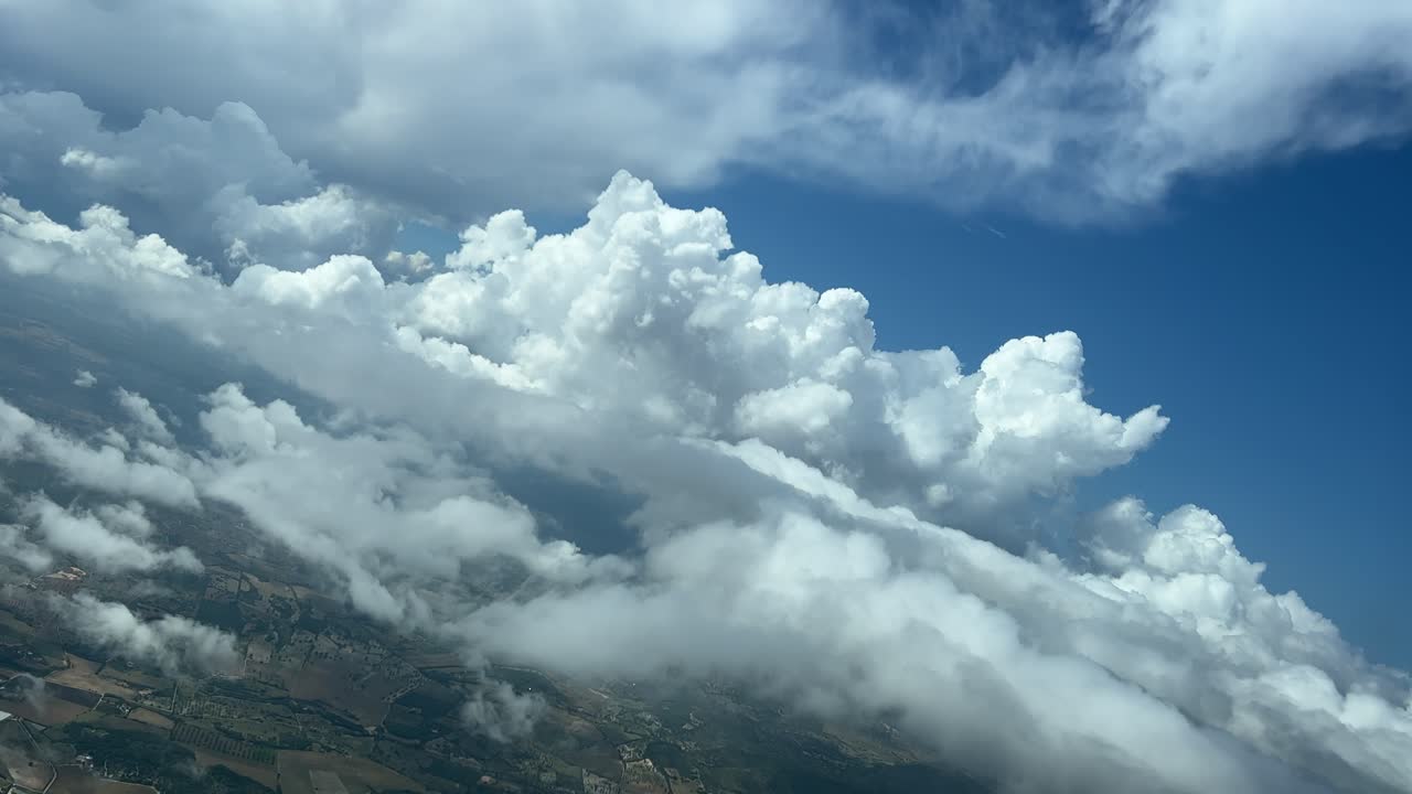 Awesome view from an airplane&rsquo;s cabin during a left turn flying through some tiny cumulus