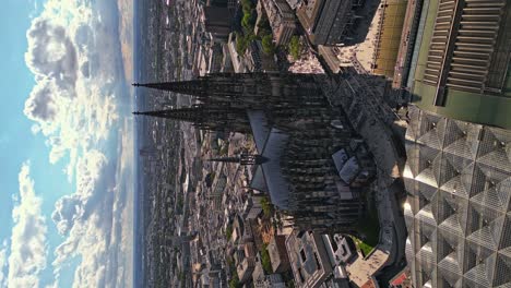 Cologne-Cathedral-and-the-surrounding-cityscape.-Vertical,-aerial