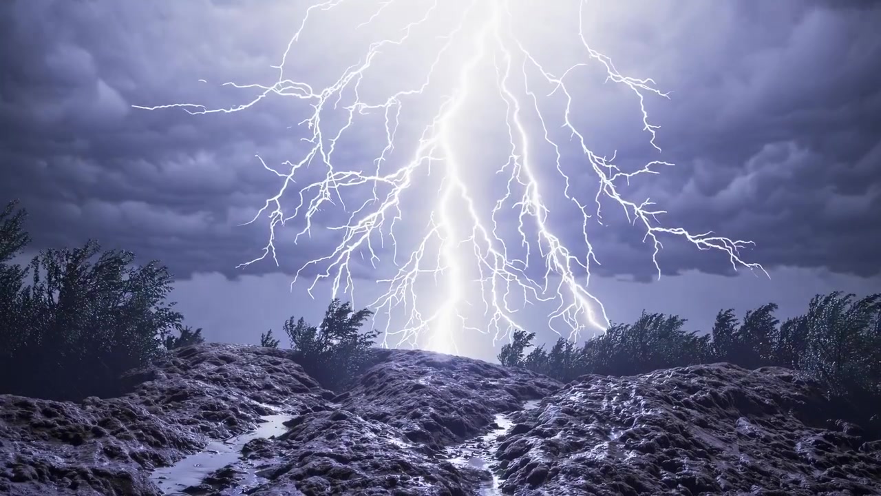 Kraftige lynnedslag under en kraftig regnstorm om natten