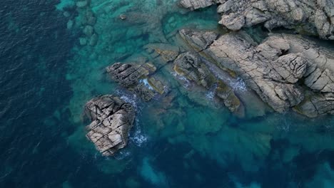 Blick-Auf-Das-Meer-über-Einer-Tropischen-Insel-In-Spanien