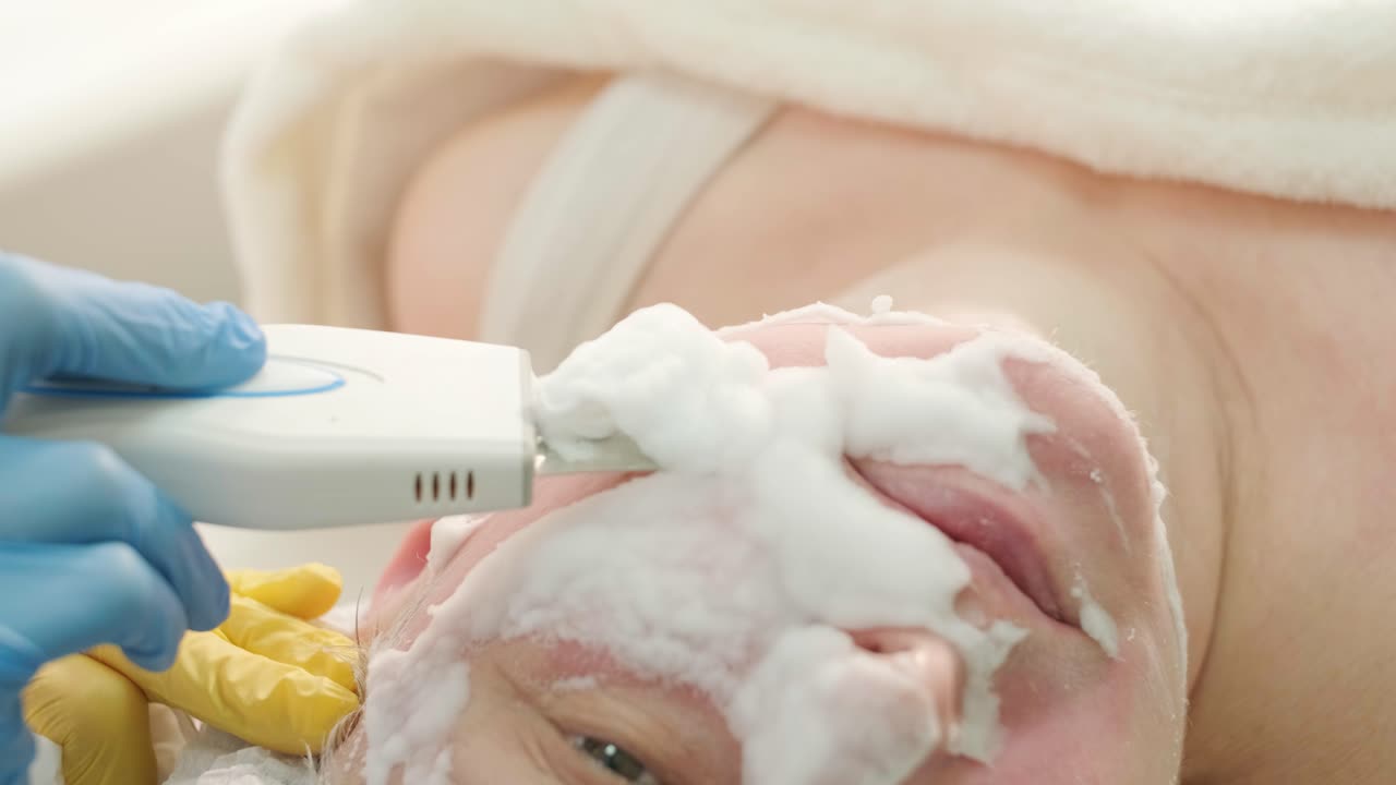 전문적인 초음파 얼굴 청소 절차, 하드웨어 화장품