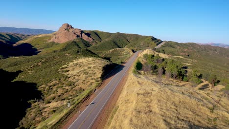 Drohnenaufnahmen-In-Der-Nähe-Der-Lake-Hughes-Road-In-Castaic,-Kalifornien