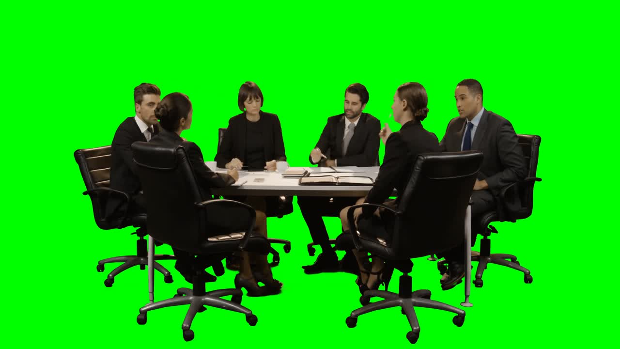 비즈니스 임원 들 이 회의 에서 논의 하는 팀