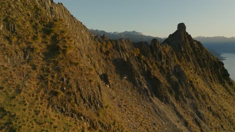Isthmus-peak-path-in-stunning-Southern-Alps-mountain-range-of-New-Zealand,-sunrise