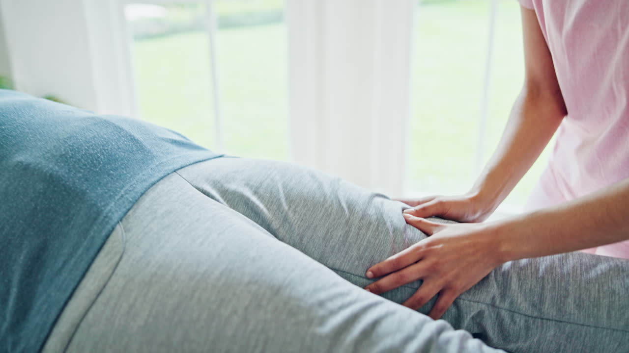 rehabilitación, dolor en las piernas y fisioterapeuta