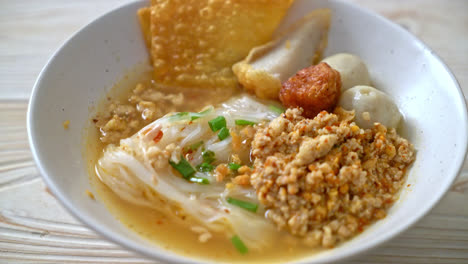 spicy-noodles-with-fish-ball-and-minced-pork---Asian-food-style