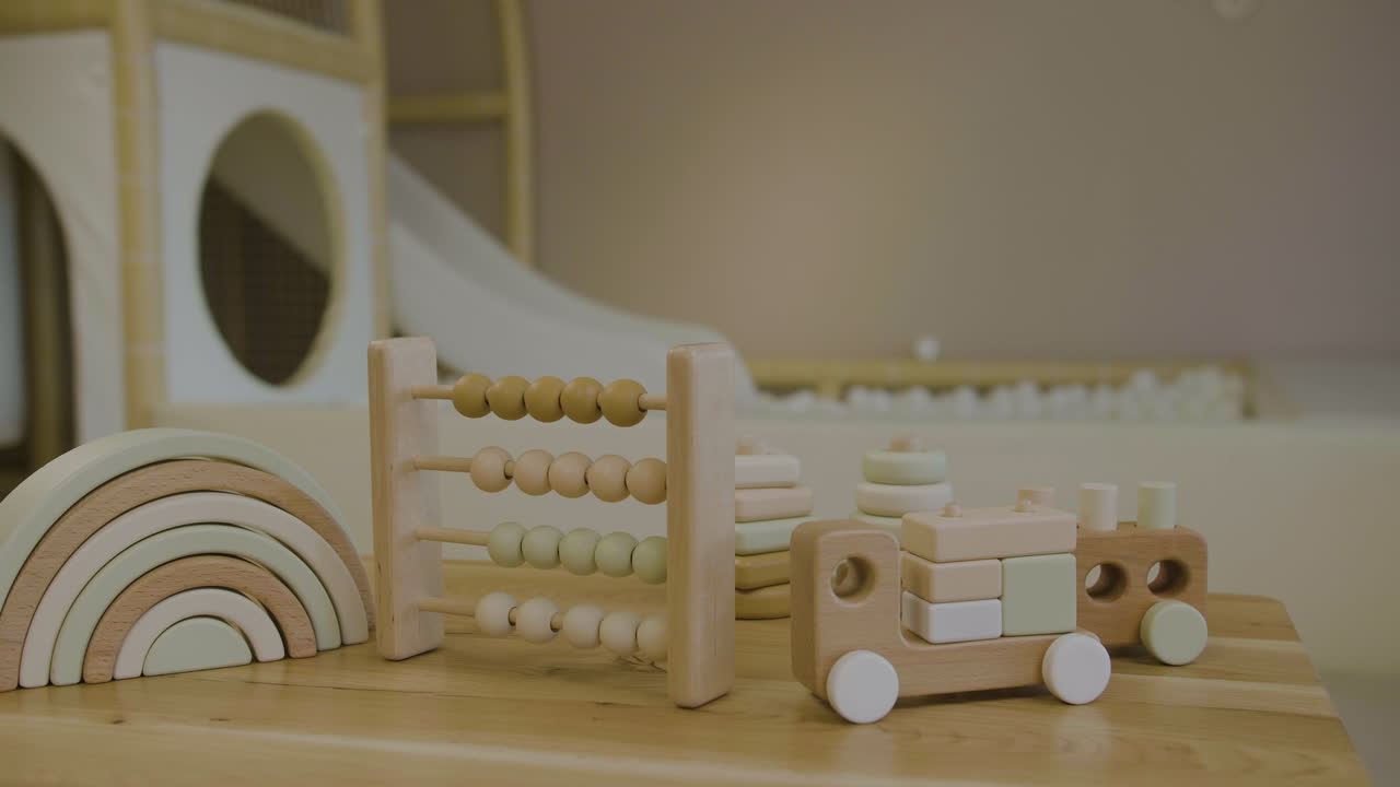 테이블 위의 에코 장난감