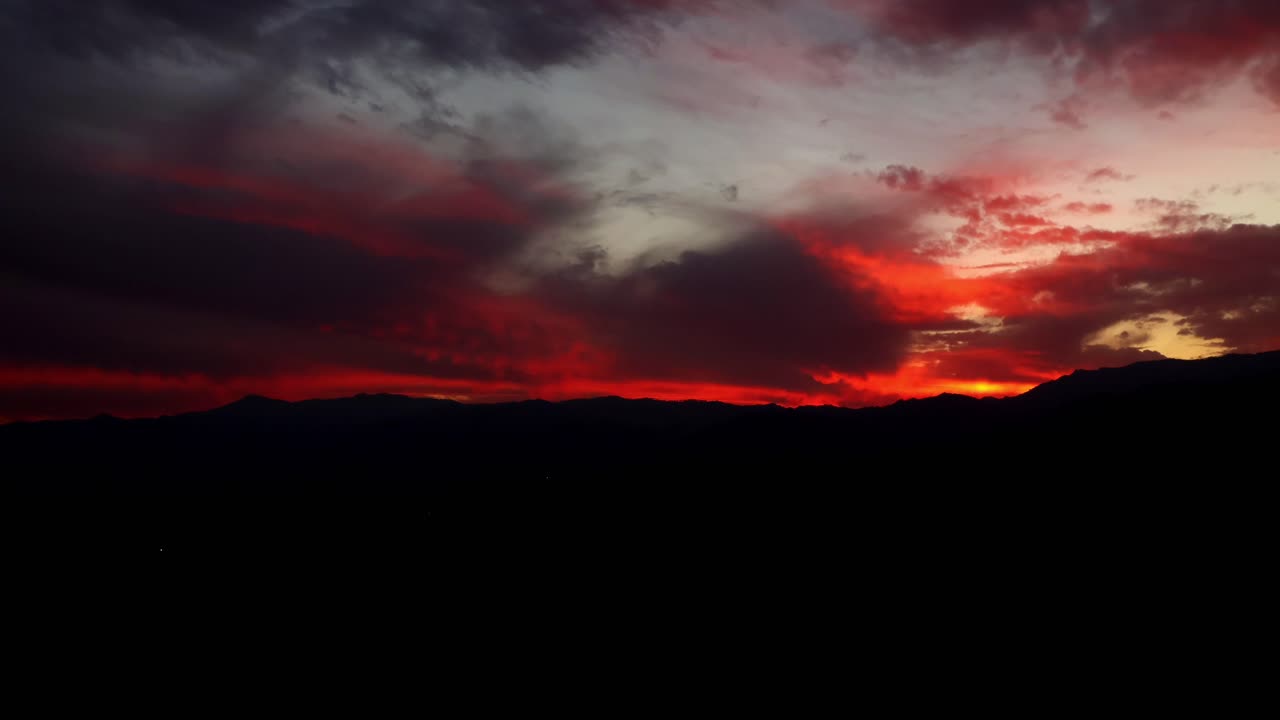 A timelapse video captures a peaceful winter sunset over the Himalayan mountains in Himachal Pradesh, India