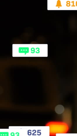 animación de iconos y números de redes sociales fuera de enfoque de la ciudad y los semáforos