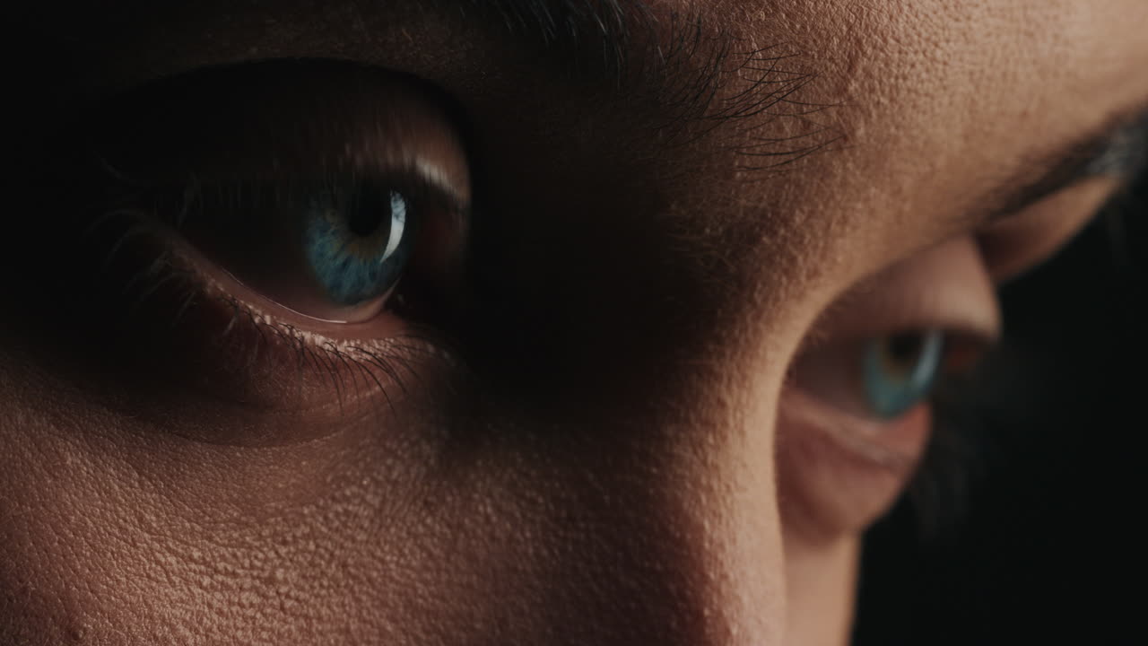 ojos de belleza macro con un hermoso iris azul visión saludable