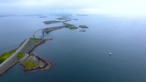 Imágenes-Aéreas-De-La-Carretera-Del-Océano-Atlántico-Noruega