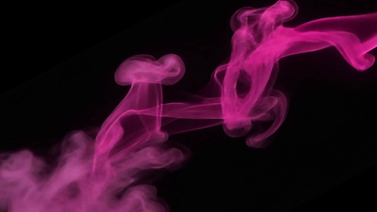 Fumo rosa astratto vorticoso su sfondo nero