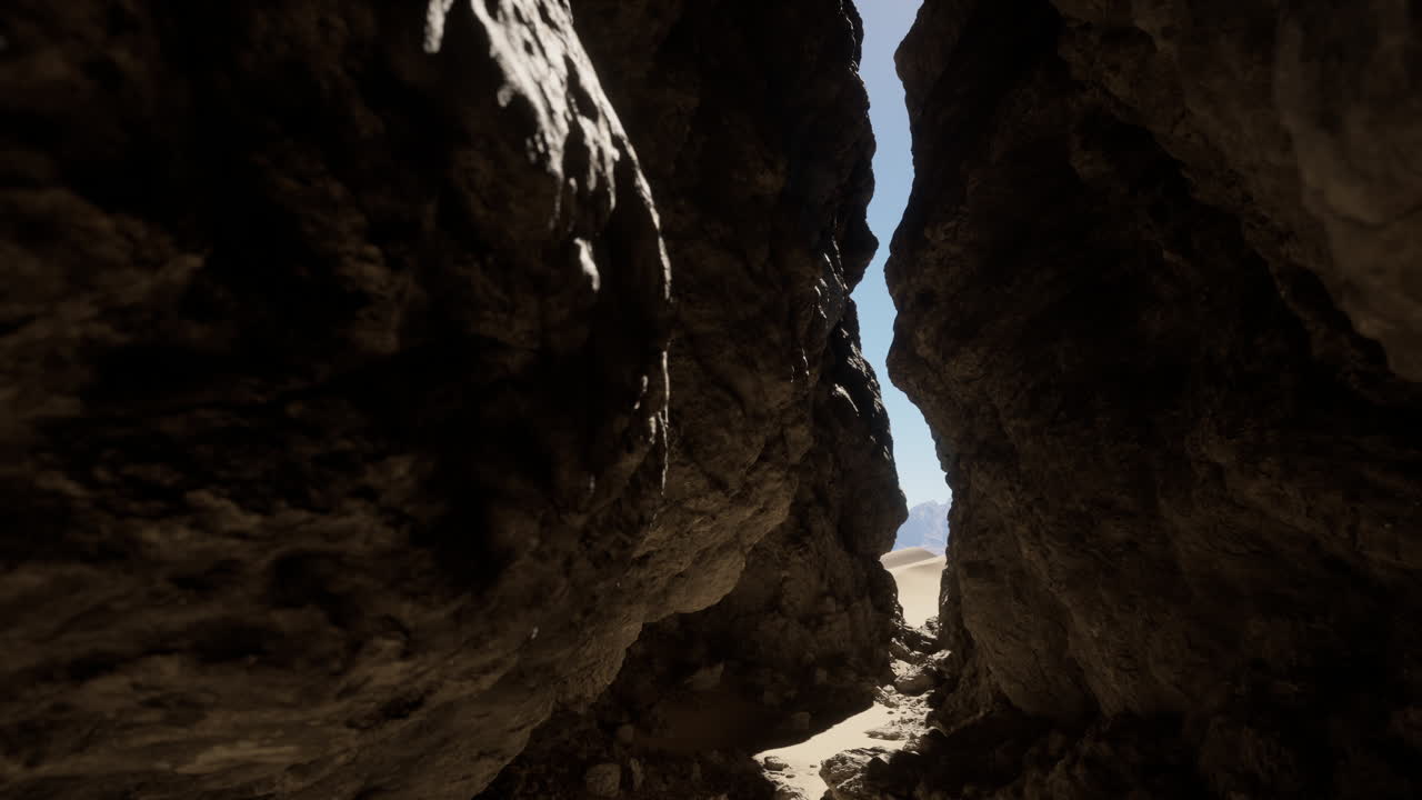 cañón del desierto: un pasaje estrecho a través de las rocas