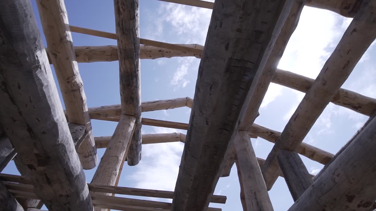 construcción de techos de cabañas de madera