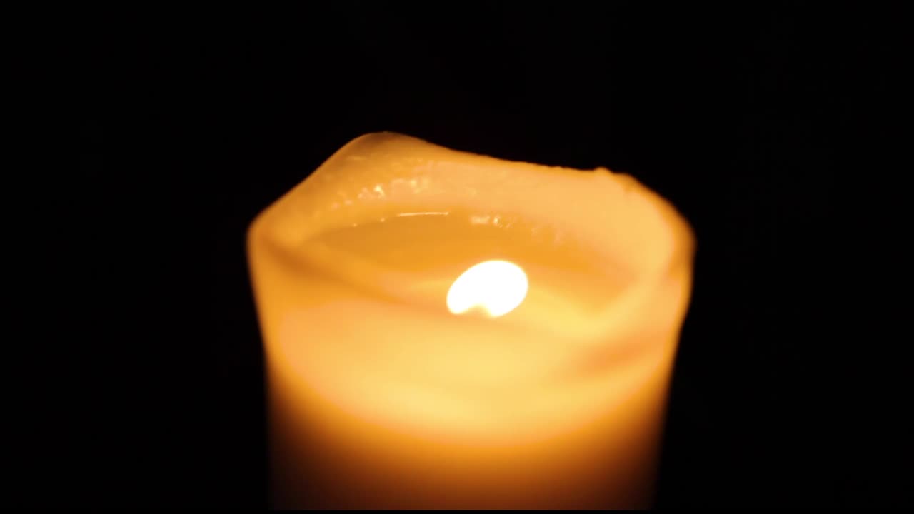 Hořící plamen svíčky