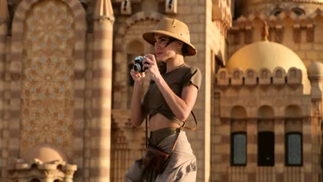 tourist stands against the background of a muslim shrine