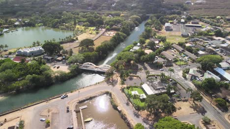 Vista-Panorámica-Aérea-De-Drones-Del-Puente-Haleiwa-En-Oahu-Hawaii