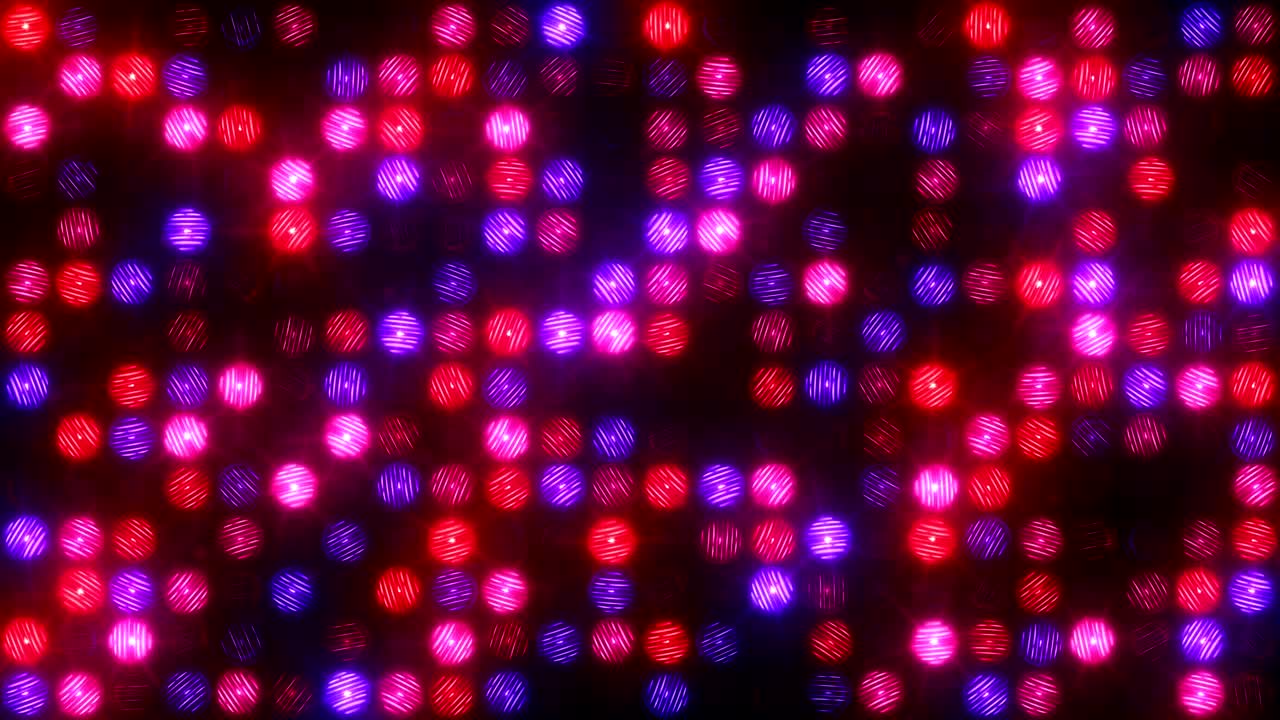 Luci blu, rosa e rosse lampeggiano sulla parete di luce.