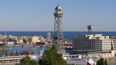 luz de día de barcelona montjuic vista en la torre de la playa del funicular 4k españa