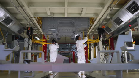 pintura de carrocería en una fábrica de automóviles