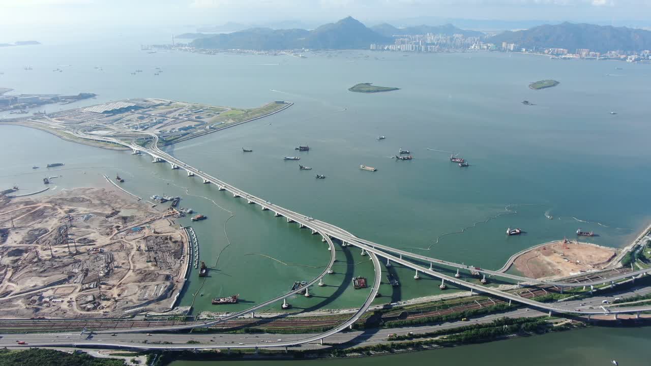 instalaciones de cruce fronterizo de hong kong y puente principal y sistema de carreteras en construcción, vista aérea