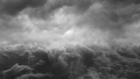 vista de relámpagos en nubes oscuras y tormentas eléctricas
