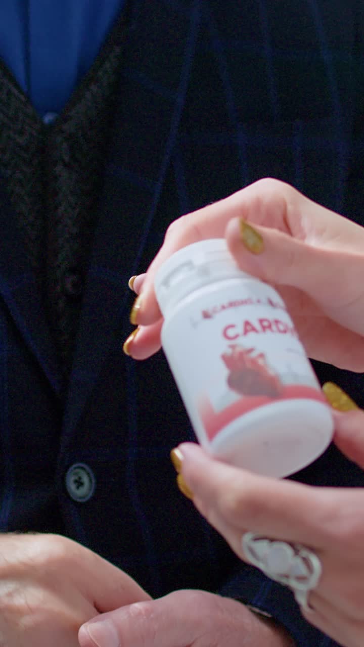 Vertical video Heart disease treatment pill bottle
