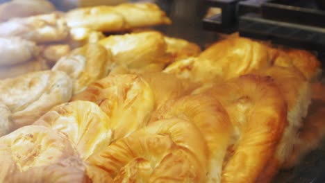 Burek,-Ein-Traditionelles-Kroatisches-Gebäck-Mit-Hackfleisch