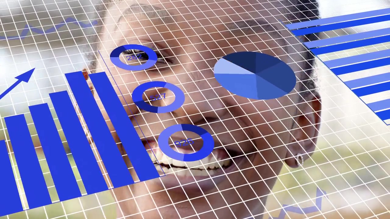 Donna sorridente all'avvio, con una griglia 3D fissa e grafici blu che crescono sul viso per l'analisi.
