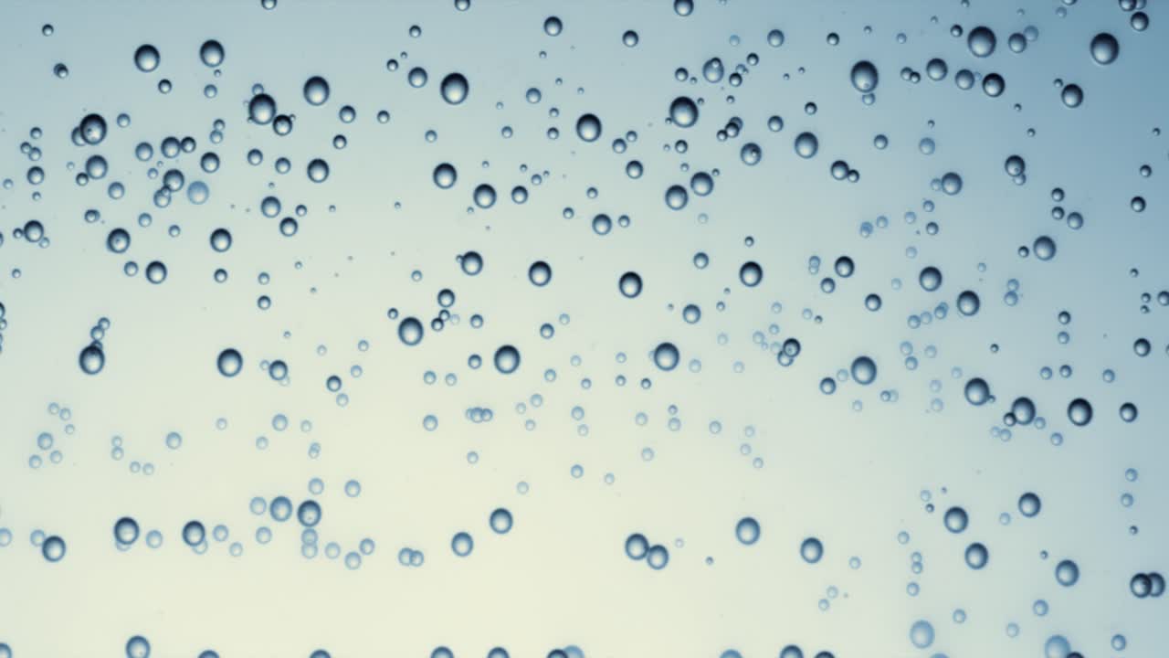 파란 물에 많은 물 거품이 가 ⁇ 게, 느린 움직임의 거품과 함께 추상적인 물 파동.