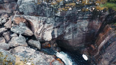 Aerial-view-of-the-steep-cliffs-of-the-Dorgefossen