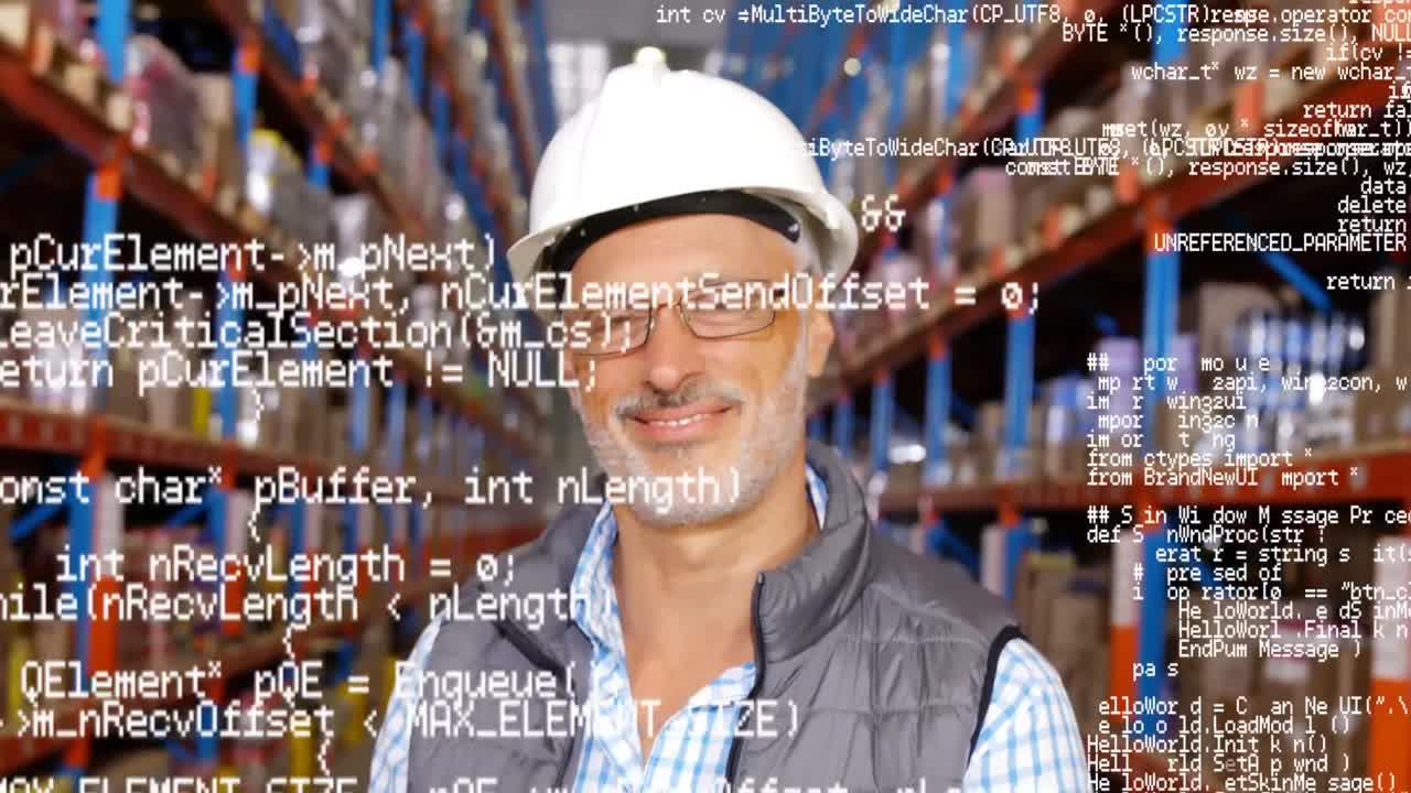 el gerente del almacén sonriendo