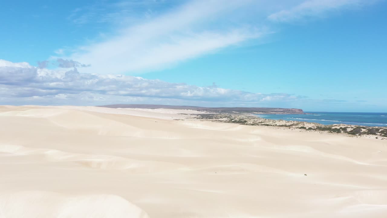 사우스오스트레일리아 에어 반도의 셰리나 해변에 있는 모래 언덕의 훌륭한 공중 촬영