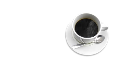 café negro con vidrio y fondo blanco servido con humo